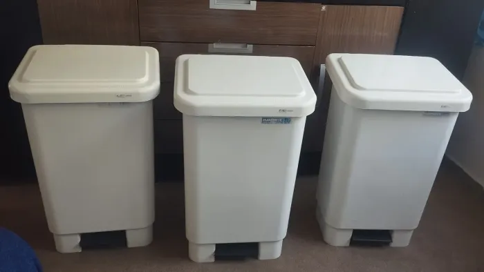 Lixeiras 50 litros usadas marca marfinite