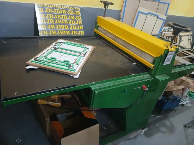 Maquina de corte vinco plana de 1 de boca por 3 metros de comprimento automática.