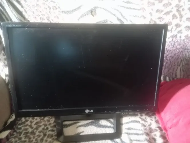 Tv LG m2252d tv com defeito não liga nada parou de funcionar