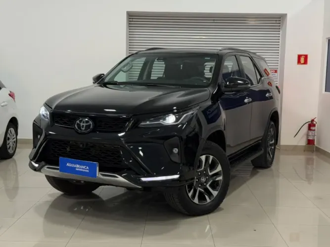 Toyota Hilux SW4 SRX Plat. 4X4 2.8 TB Die. Aut. 2025