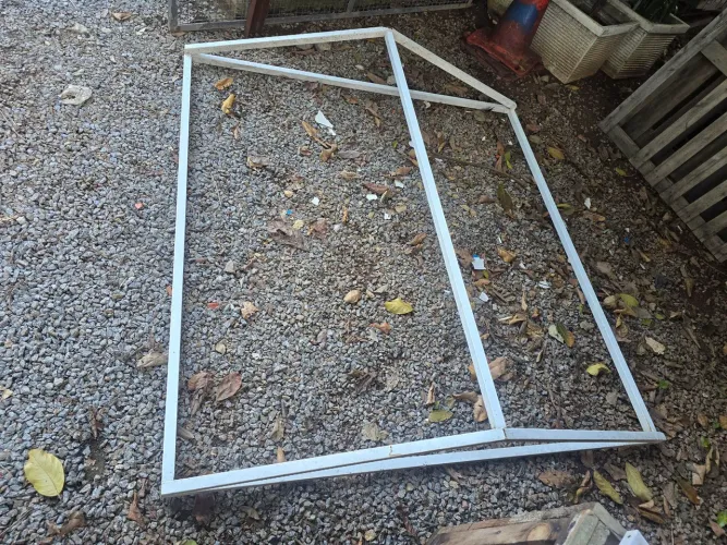 Estrutura de ferro para toldo / telhado reforçada 180 cm