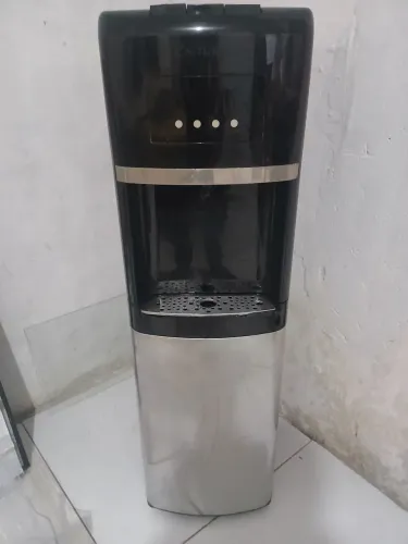 BEBEDOURO ESMALTEC ÁGUA QUENTE E GELADA ** 350,00