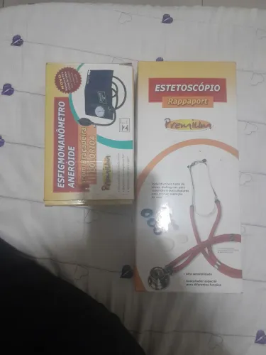 Estetoscópio e esfigmomanômetro por 140