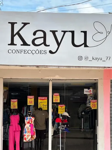 Loja de roupa toda montada 