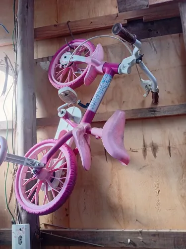 Bicicleta de criança rosa