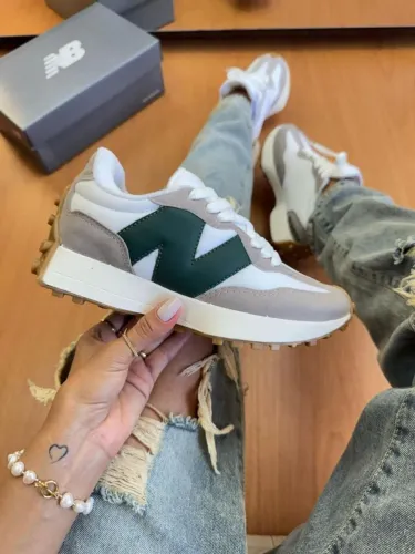 Tênis New Balance 327