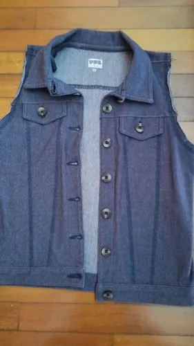 Colete PUC Tam.10. Seminovo. 25,00