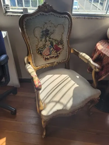 Poltronas douradas antiga