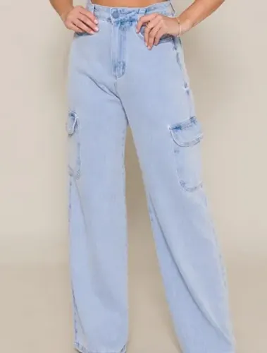 Calça jeans feminina modelo pantalona 