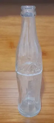 GARRAFINHA DE COCA COLA ANTIGA EM ALTO RELEVO