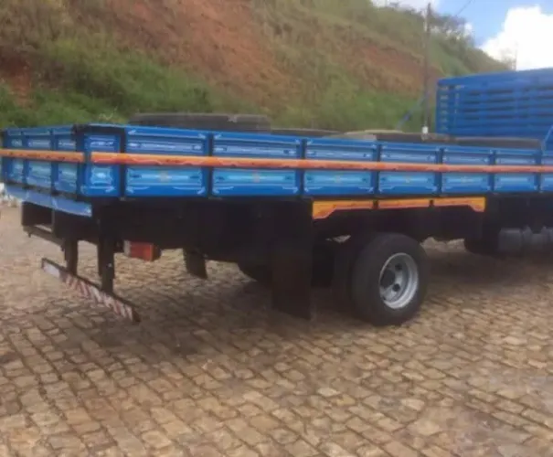 Mercedes-Benz 710 2012 Carroceria