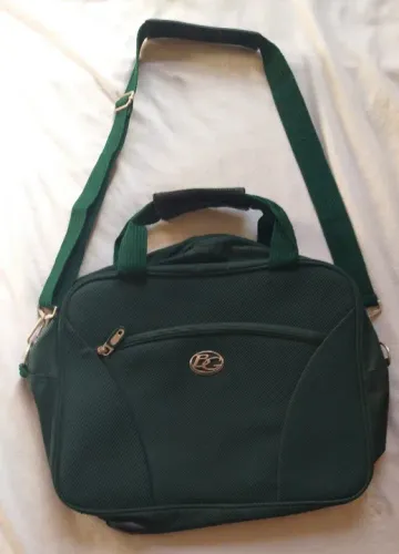 Bolsa de viagem, marca bagaggio, acolchoada, cor verde, com 1 compartimento