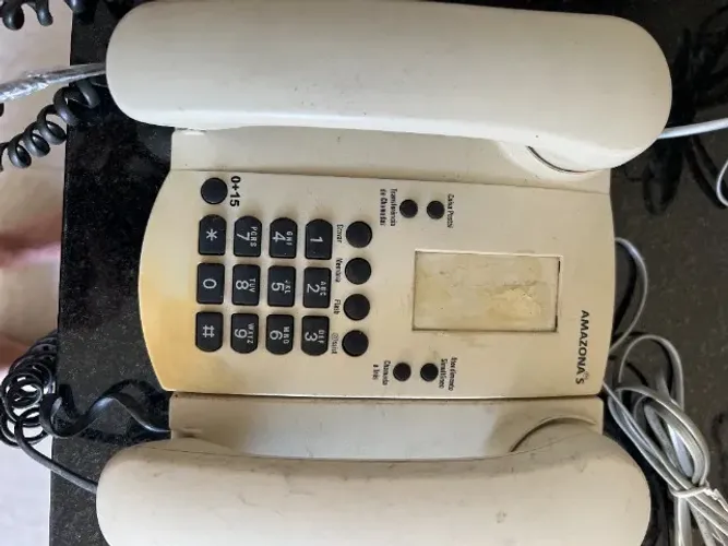 Dois Telefones fixo com chamada a três, transferencia de chamadas, caixa postal, etc