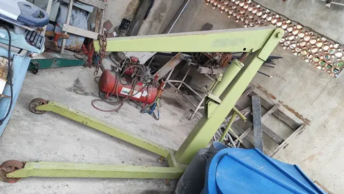 Guincho Hidráulico 2 Toneladas com Roda de Ferro