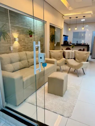 Sofá três lugares - 2 poltronas canoas - 1 puff - Disponível