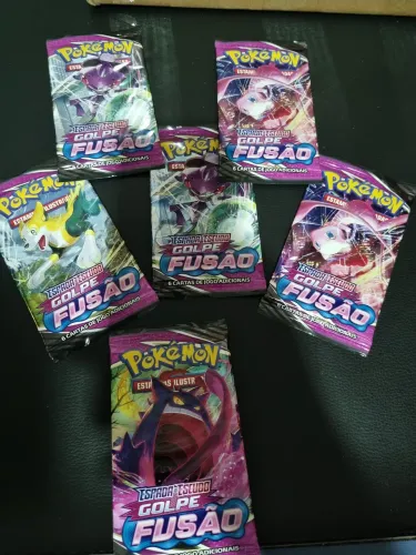 Booster avulso da coleção Golpe Fusão - Pokémon TCG 