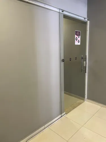 Porta de correr de vidro