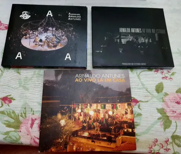 Lote com discografia de Arnaldo Antunes