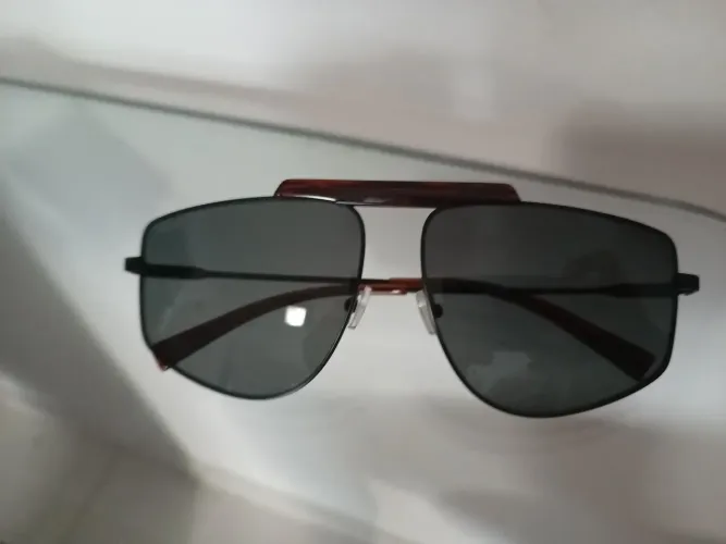Óculos de Sol Unofficial novíssimo