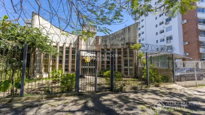 Prédio à venda Bairro Jardim Botânico, 209m2, prédio funcionava Santa Igreja Católica Apos