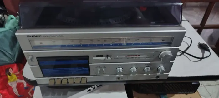 3 em 1 vitrola  toca fita e rádio sharp original antigo 