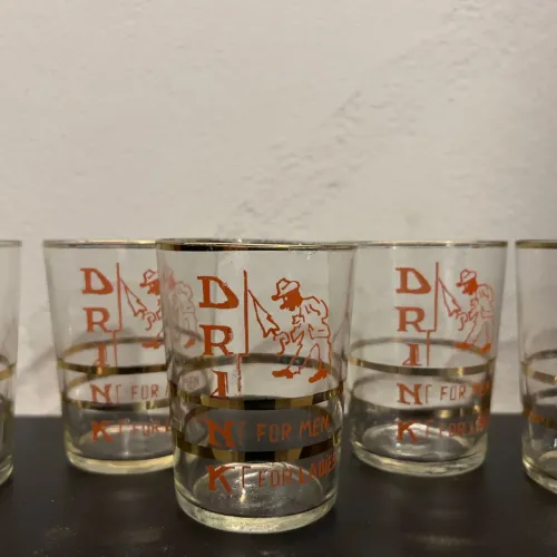 Conjunto de 9 copos para drinks.