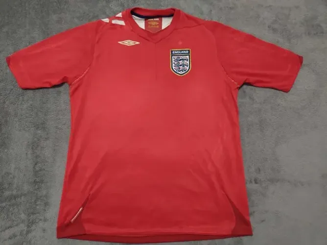 Camisa Oficial Inglaterra Umbro 2006-2008 Infantil, tamanho PP (49x66cm).