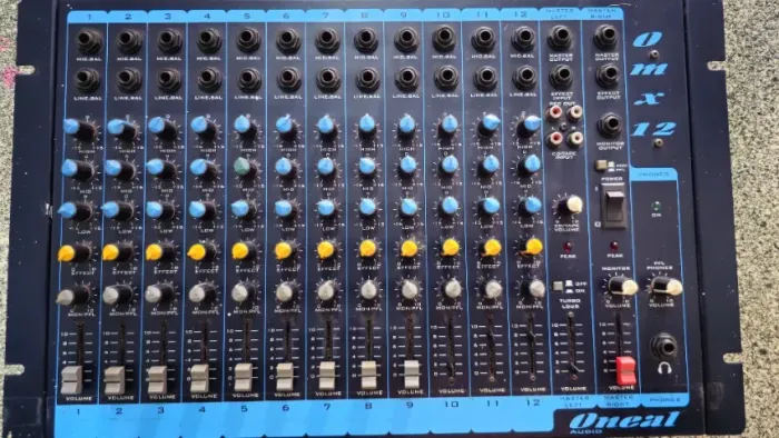 Mesa de Som omx12 Oneal  12 Canais
