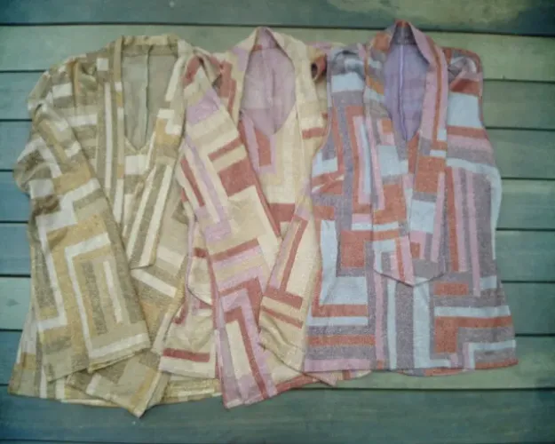 Blusas com fio Lurex, tecido lãzinha, femininas Novas, somente tamanho P.