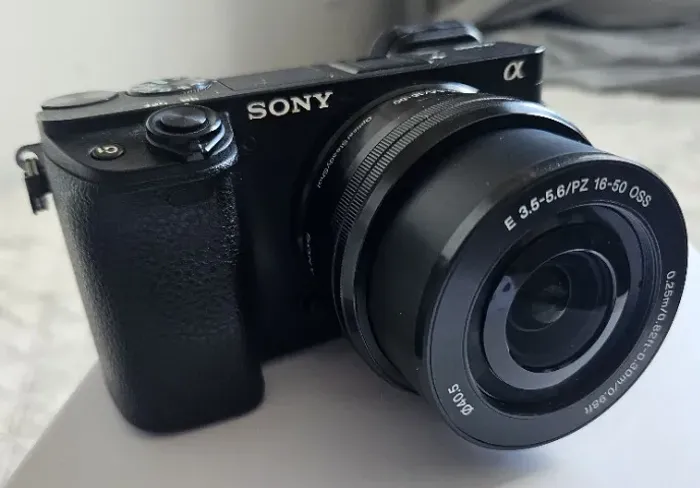 Câmera Sony A6400 Mirrorless + Lente 16-50mm - Usada
