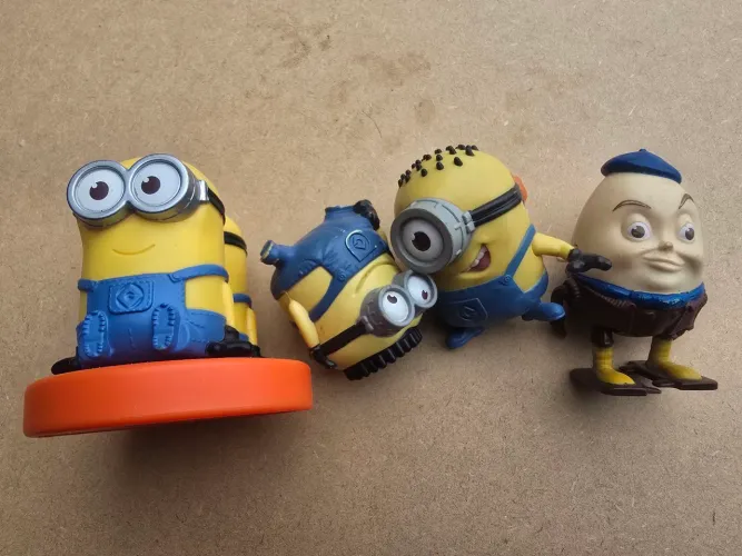 Bonecos minions e cabeça de ovo Humpty Dumpty Mc Donalds