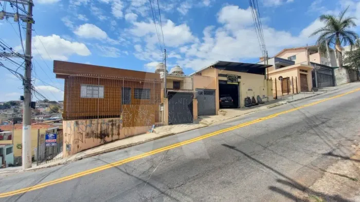 Imóvel para Renda á Venda com 2 casas e 2 salões ( todos alugados ) Avenida Ede.