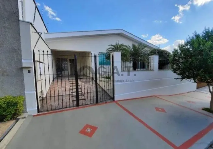 Casa à venda em Sorocaba-SP: 3 quartos, 1 suíte, 2 salas, 2 banheiros, 2 vagas, 176m² no J