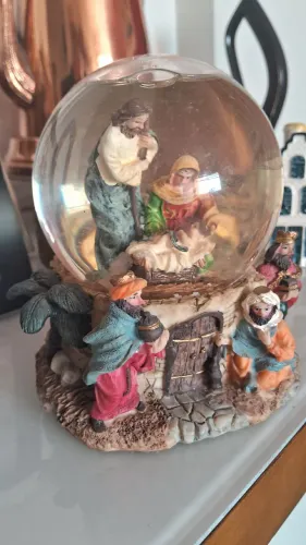 Antigo Presépio em Globo de Neve medidas 14x12