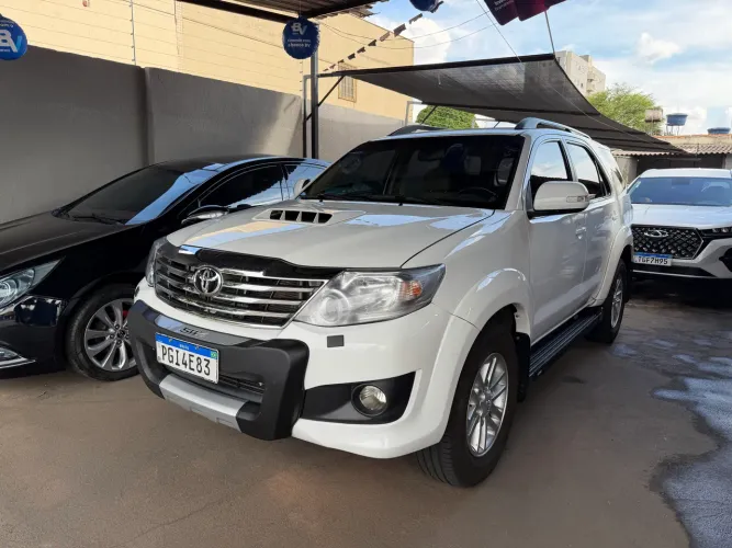 Toyota Hilux SW4 SRV D4-d 4X4 3.0 TDI Dies. AUT 2013
