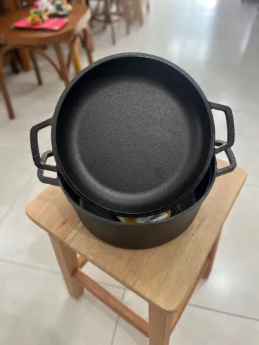 Panela de ferro 2 em 1 a tampa vira frigideira