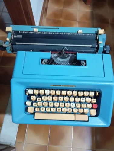 Vendo máquina de escreve olivetti studio 46