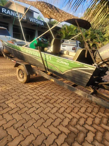 Lancha de aluminio 5 mt com motor mercury 25 para 5 pessoas conjunto ano 2013
