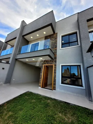 Sobrado à Venda em Araucária: 3 Quartos, Suíte, Porto das Laranjeiras