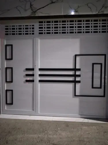 Portão de Alumínio com Design Moderno