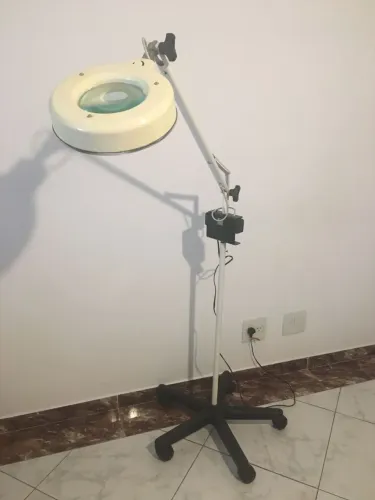 Lupa luminária estética tripé