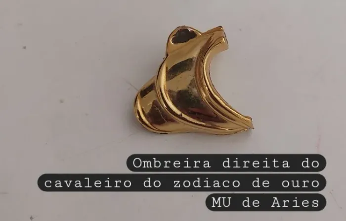 Ombreira direita cavaleiro zodiaco MU aries