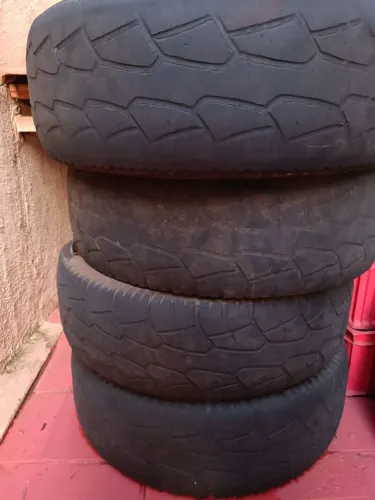 Pneus usados camionete aro 17 265/70 carcaça