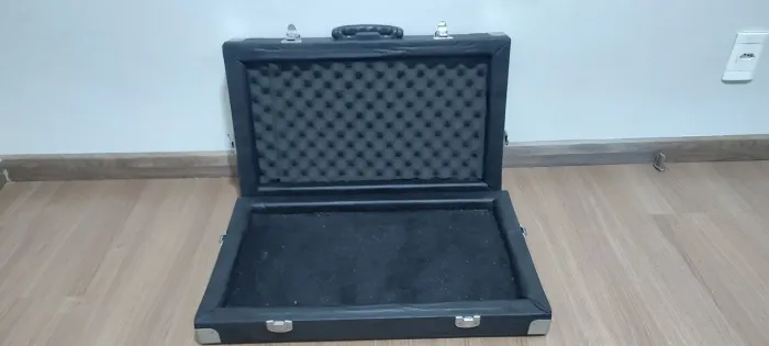 Case para pedais de guitarra 63x38cm (parte interna 56cm x 30cm)