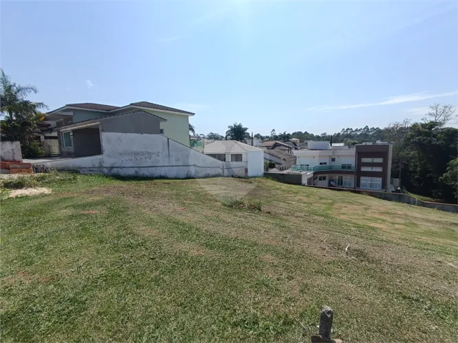 Terreno de 500m² no Condomínio Terras de Santa Adelia