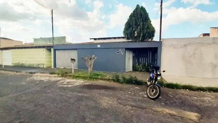 Casa - Venda e locação - Planalto