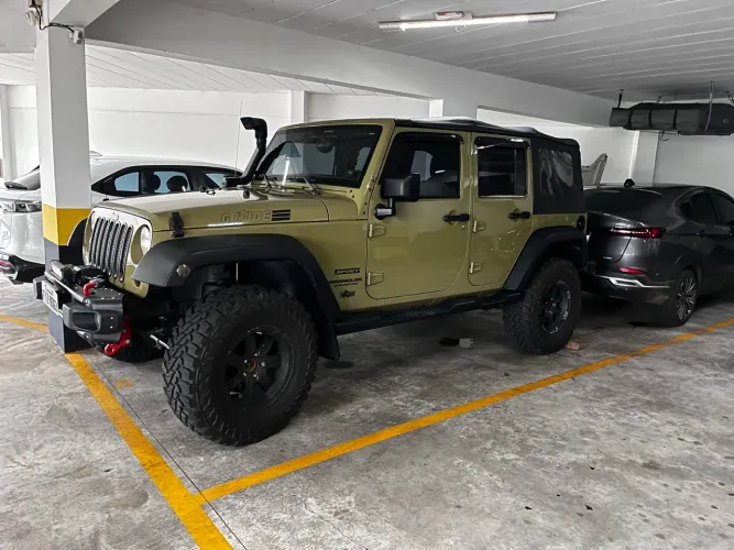 Jeep Wrangler Unlimited Sport 3.6 V6 284cv 4P 2013