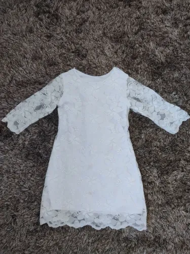 Vestido branco de renda Tam até 6 anos