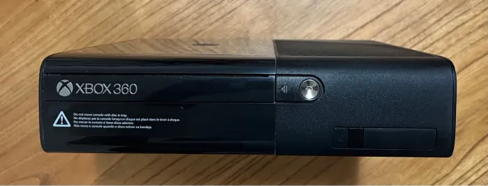 Vende-se Xbox Life + 2 controles + kinect + jogos