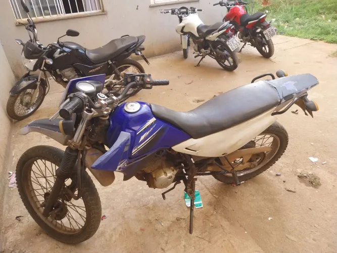 Vende-se está moto  WhatsApp *44